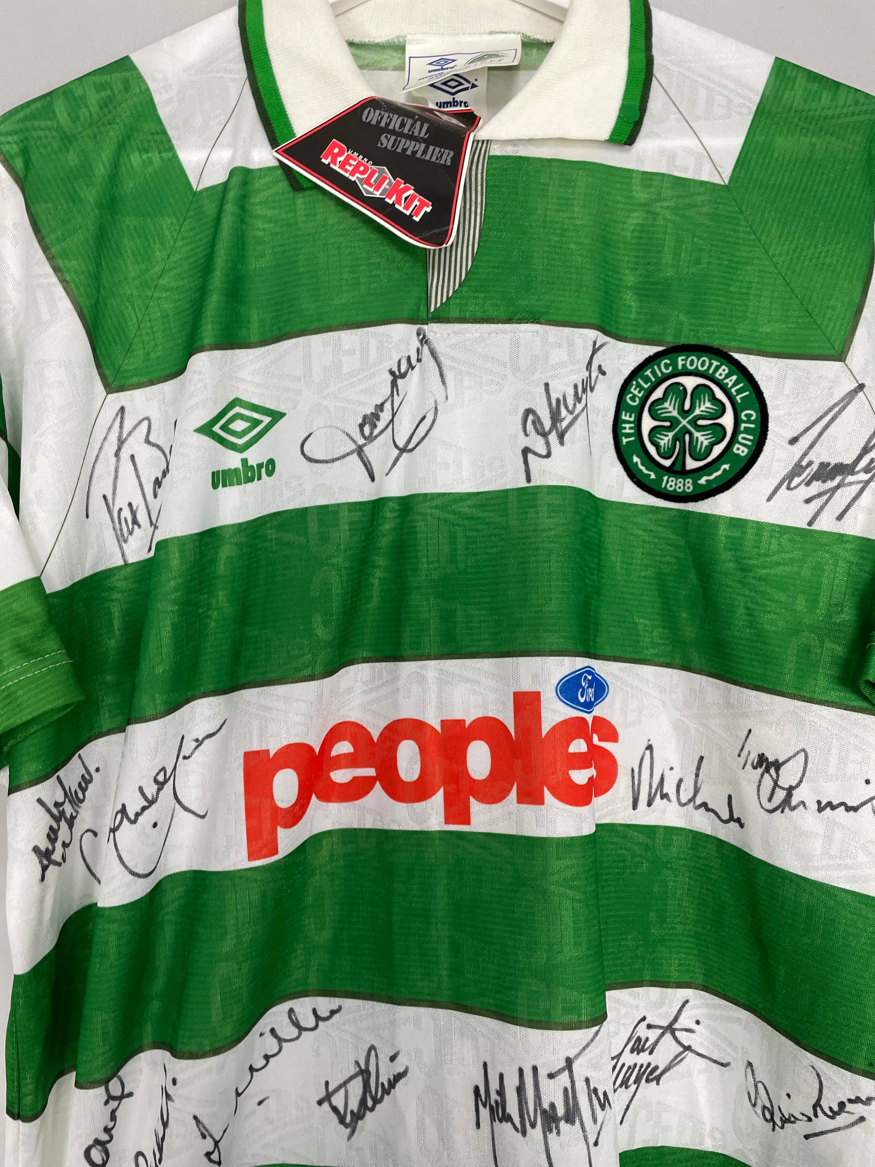 1991/92 CELTIC *SQUAD SIGNED* BNWT HOME SHIRT (L) UMBRO