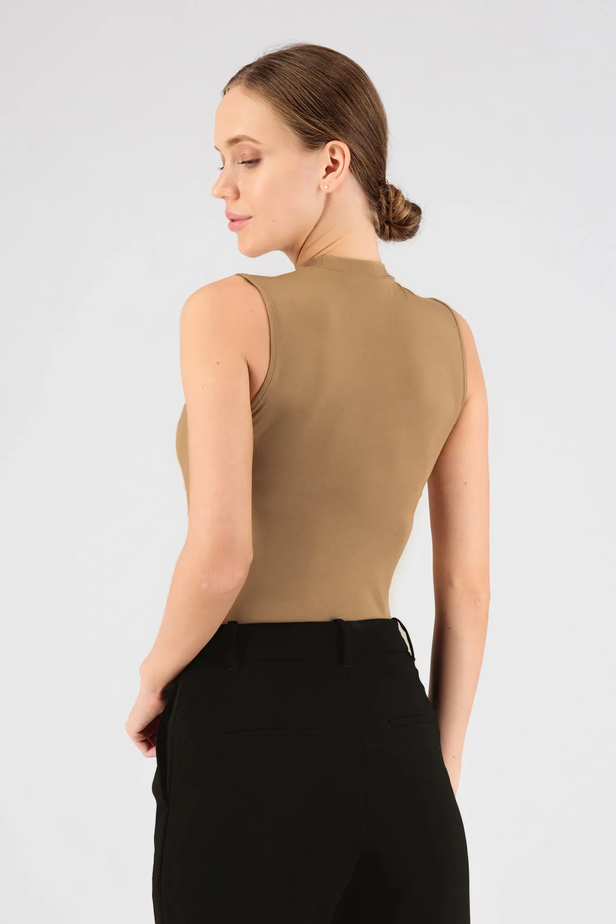 Sleeveless Layer - Tan