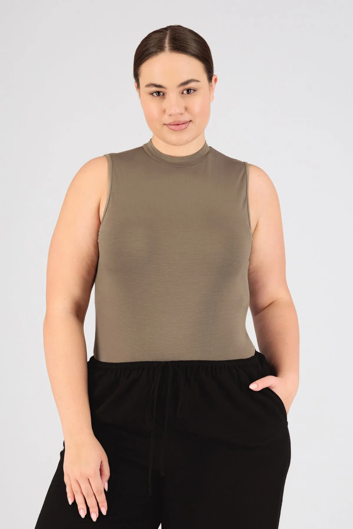 Sleeveless Layer - Taupe