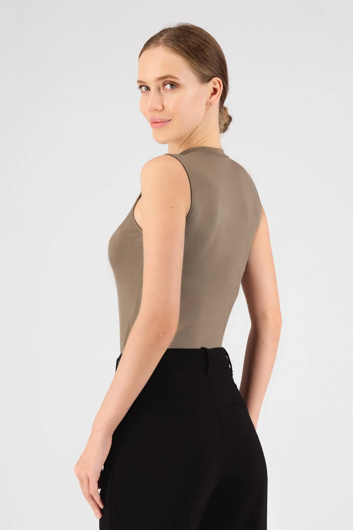 Sleeveless Layer - Taupe