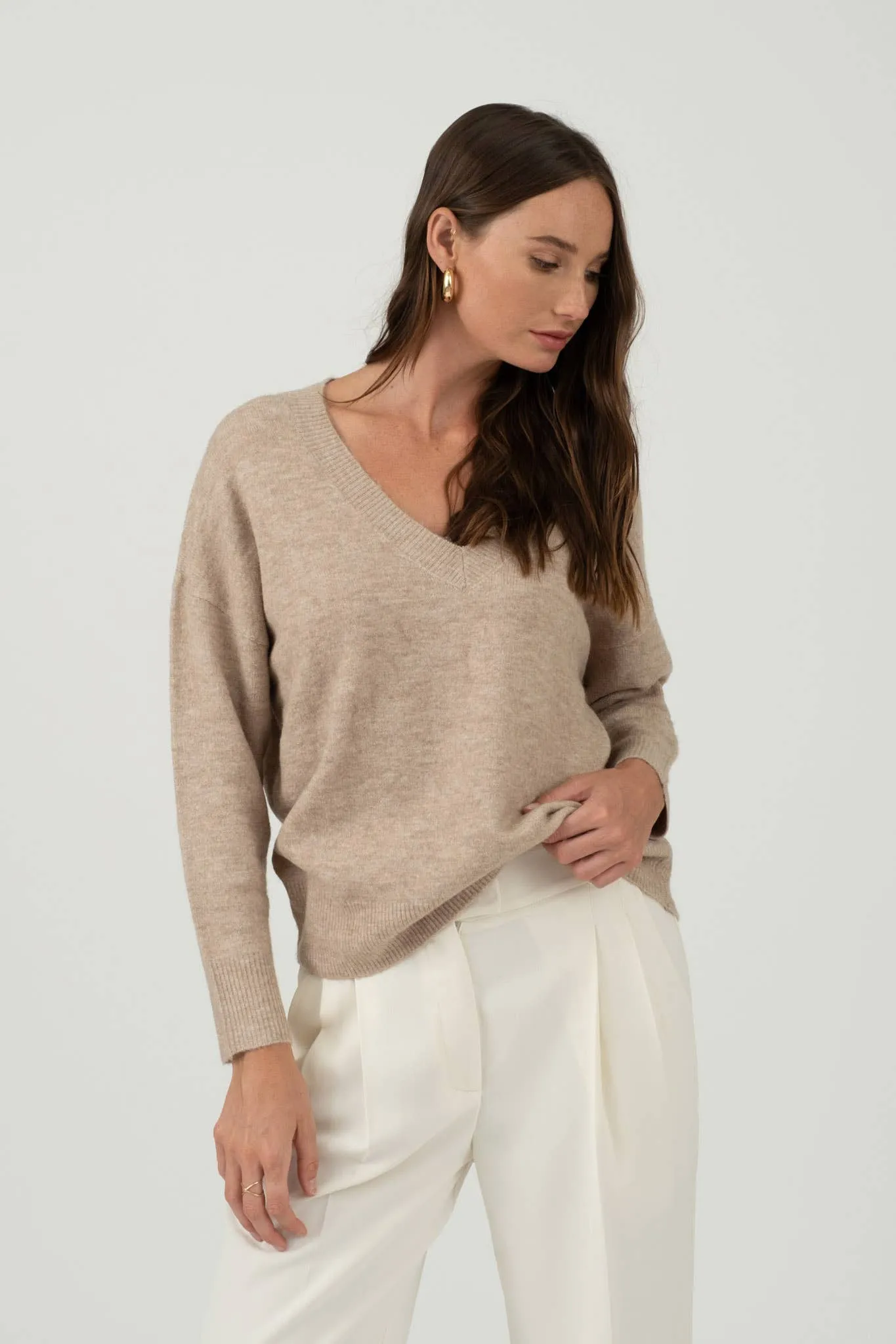 SOLID V NECK DROP SHOULDER KNIT SWEATER SMALL