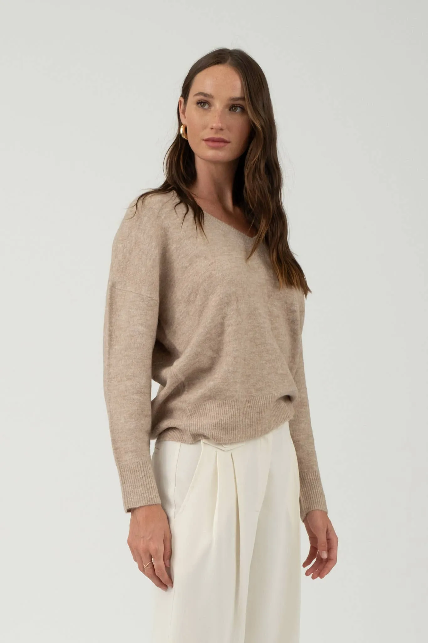 SOLID V NECK DROP SHOULDER KNIT SWEATER SMALL