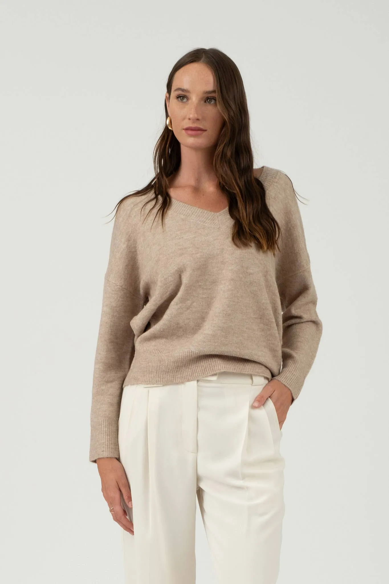 SOLID V NECK DROP SHOULDER KNIT SWEATER SMALL